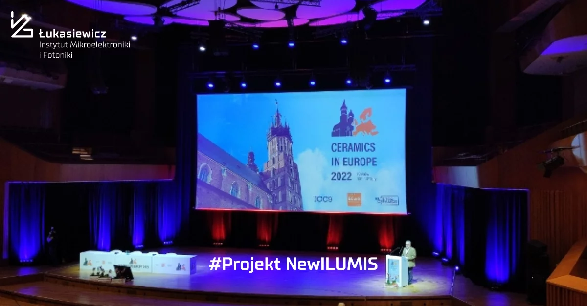 zdjęcie z konferencji Ceramics in Europe 2022 przedstawiające scenę i prowadzącego